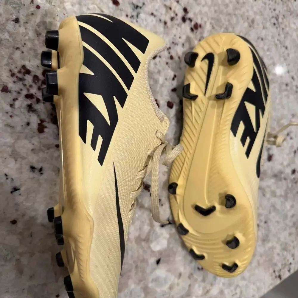 Nike Mercurial Vapor 15 Club FG/MG Lemonade Youth‎ Soccer Cleats Youth size 4.5.